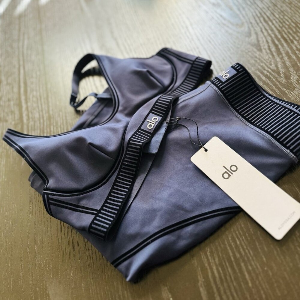 Alo Yoga Line Up Set Size Medium Navy Color - Picture 2 of 5